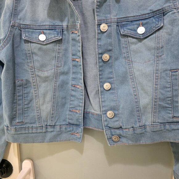 Baccini Light Wash Denim Jean Jacket – Women’s Small Button Front Classic - Picture 4 of 12